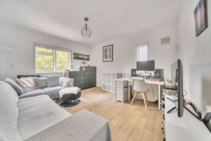 1 Bedroom Flat For Sale In Stevenson House, Battersea, London, SW11