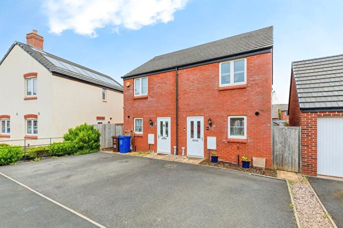 2 Bedroom Terraced House For Sale In De La Warr Drive, Banbury, OX16