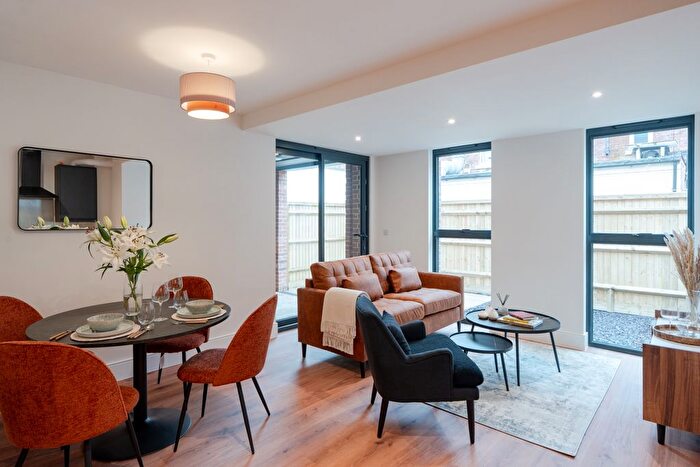 2 Bedroom Flat To Rent In Bisham House, D Glanville Road, Oxford, Oxfordshire, OX4