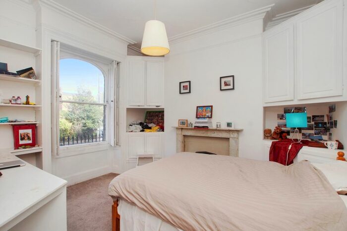 2 Bedroom Flat To Rent In Canonbury Square, London, N1