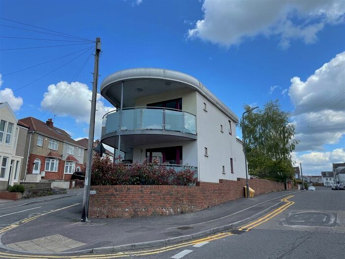 2 Bedroom Flat To Rent In Britannia Road, Kingswood, Bristol, BS15
