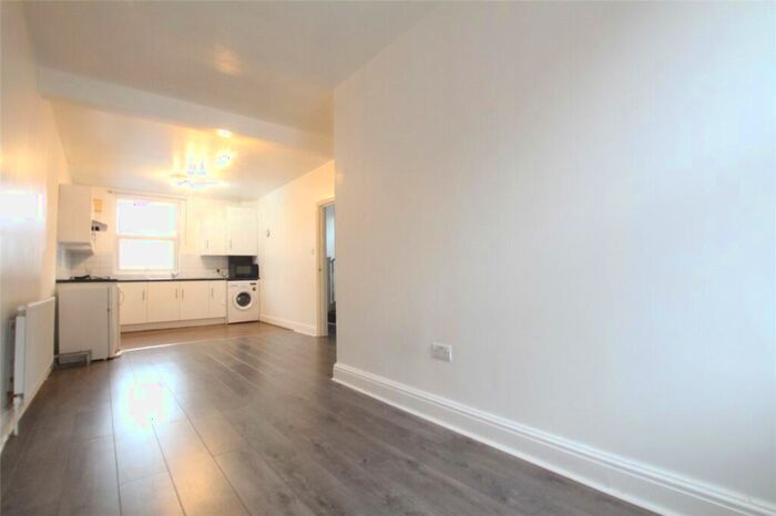 3 Bedroom Duplex To Rent In Settles Street, London, E1