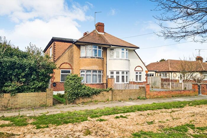 4 Bedroom Semi-Detached House For Sale In Staines Road, Bedfont, Feltham, TW14