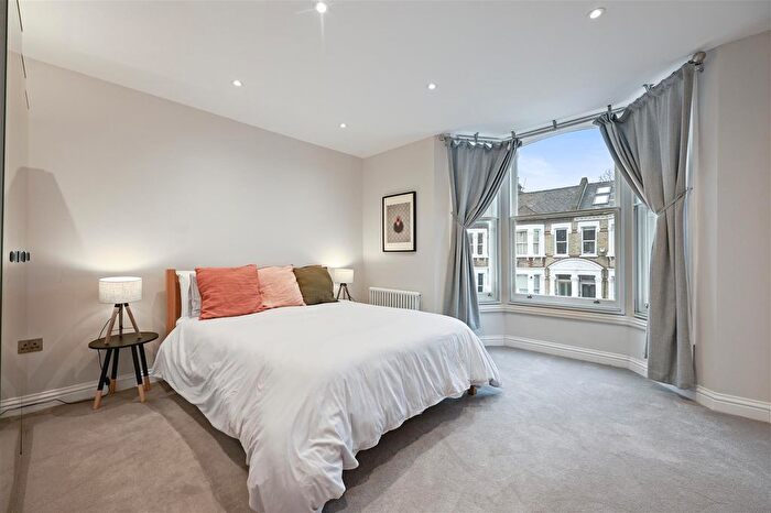 1 Bedroom Flat For Sale In Bloemfontein Road, London, W12