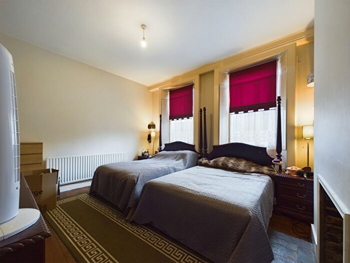 3 Bedroom Flat To Rent In St. Margarets, Beckenham Place Park, Beckenham, Kent, BR3