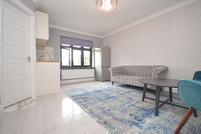 1 Bedroom Flat To Rent In Wincanton Gardens, Ilford, IG6