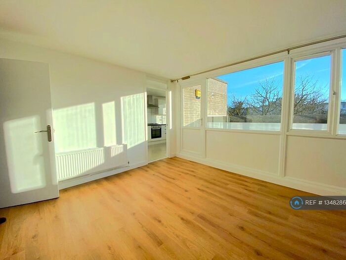 2 Bedroom Flat To Rent In Ward Royal, Windsor, SL4