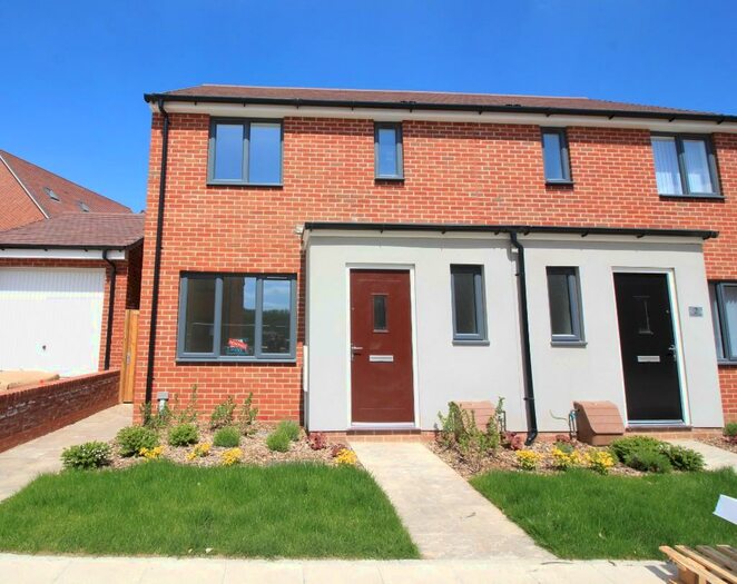 3 Bedroom Semi-Detached House To Rent In Swann Street, DA10