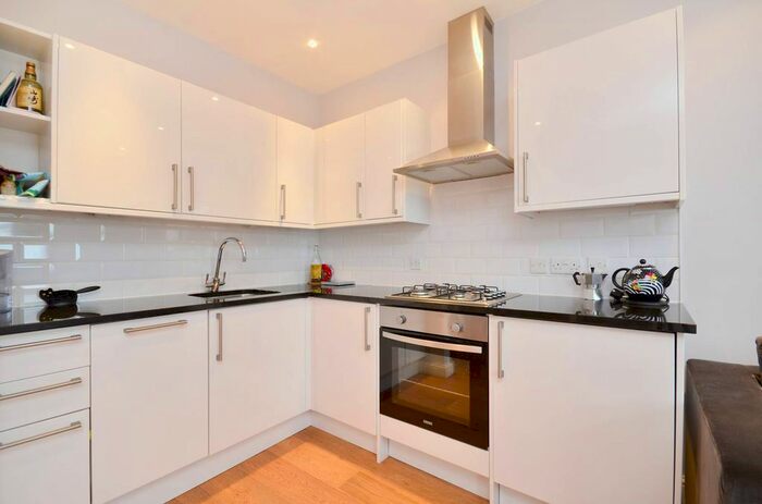 2 Bedroom Flat To Rent In Portobello Road, Portobello, London, W11