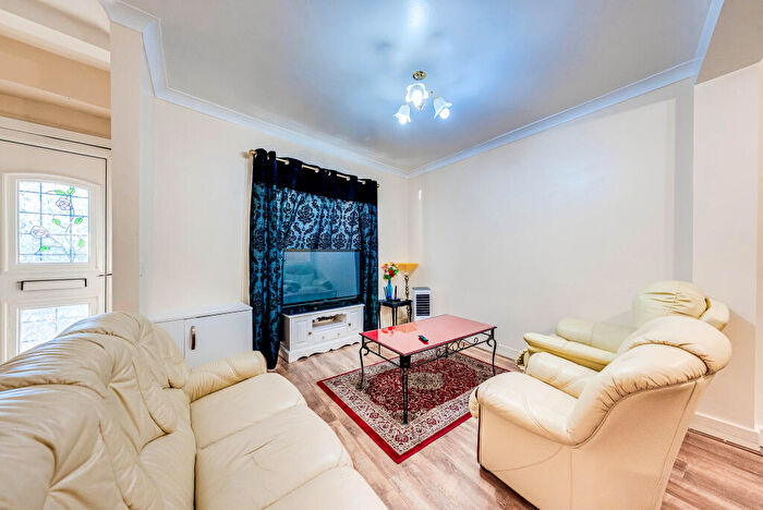 3 Bedroom Terraced House For Sale In Cemetery Road, London, E7