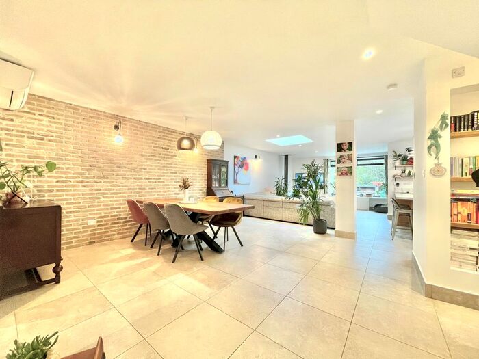 1 Bedroom Semi-Detached House To Rent In Chanctonbury Way, London, N12