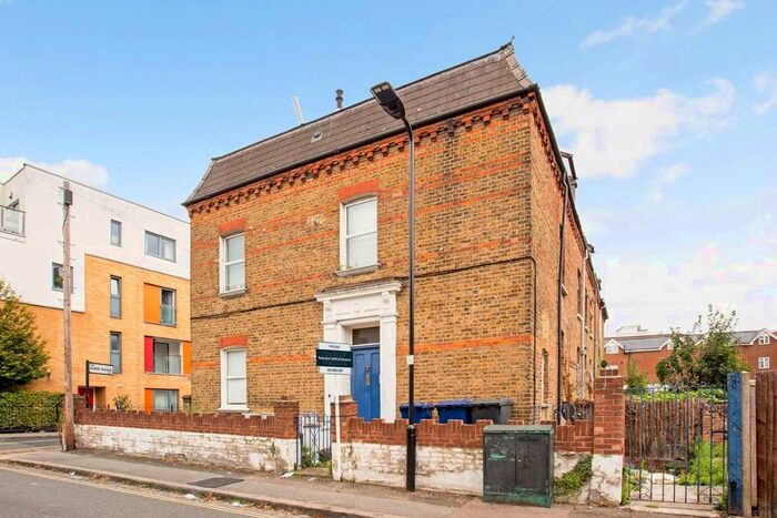 1 Bedroom Flat To Rent In Kirn Road, London, W13