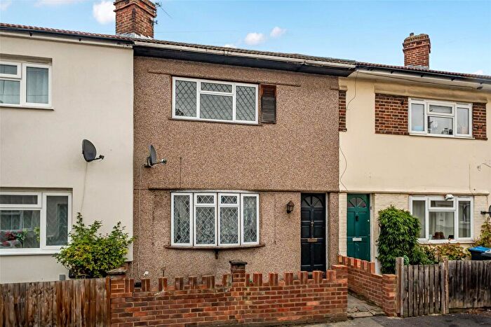 3 Bedroom Terraced House For Sale In Pear Tree Close, Mitcham, CR4