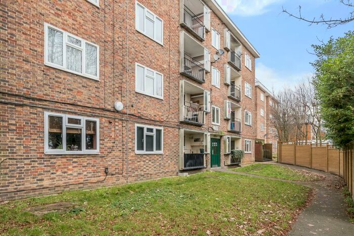 2 Bedroom Flat To Rent In Church Road London, SE19