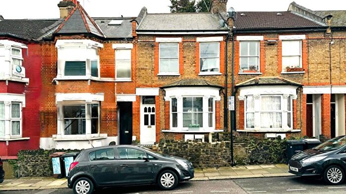 2 Bedroom Apartment For Sale In Steele Road, London, N17