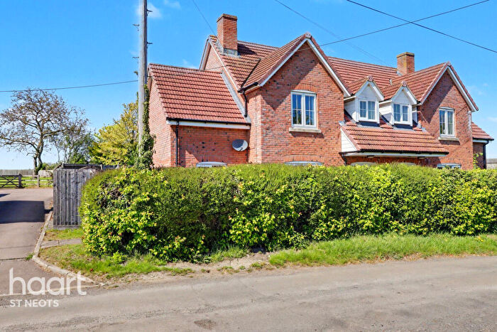3 Bedroom Semi-Detached House For Sale In Warren Lane, Huntingdon, PE28