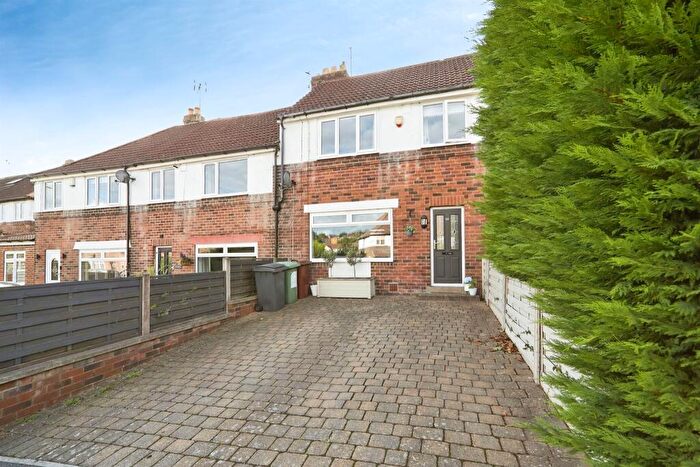 3 Bedroom Terraced House For Sale In Sussex Avenue, Horsforth, Leeds, LS18