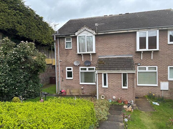 1 Bedroom Flat To Rent In Barker Court, Birkby, Huddersfield, HD2