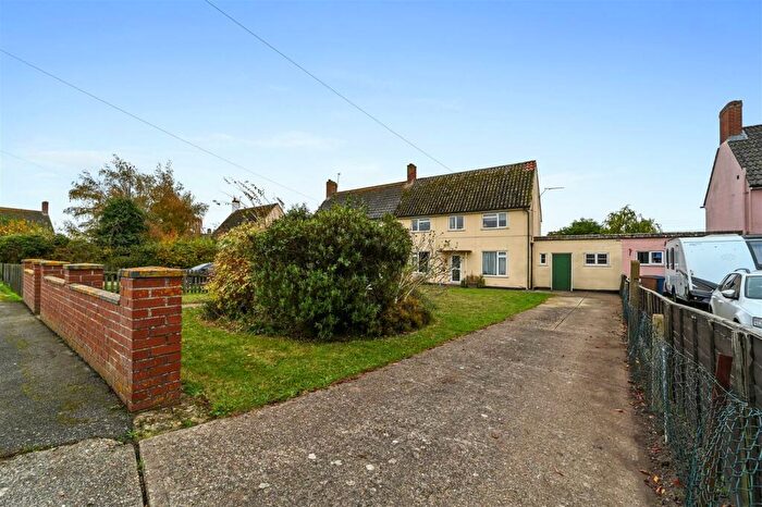 3 Bedroom Semi-Detached House For Sale In Stutton Close, Stutton, IP9