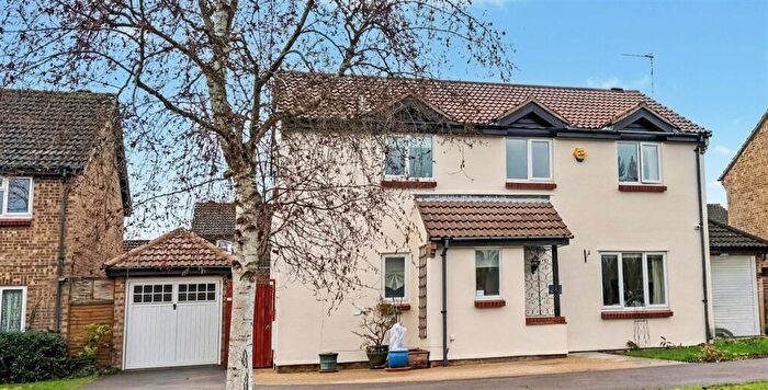 4 Bedroom Detached House For Sale In Wentworth Drive, Bedford, MK41