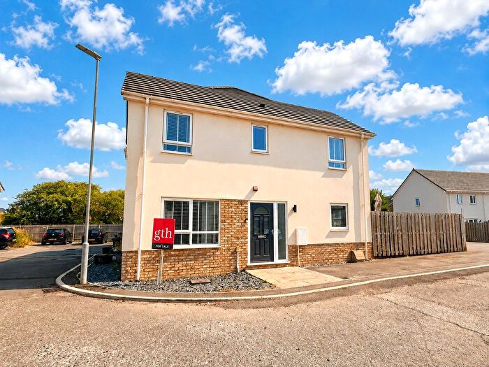 3 Bedroom Semi-Detached House For Sale In Quays Drive, Highbridge, Somerset, TA9