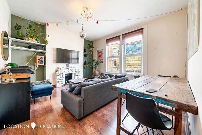 3 Bedroom Maisonette For Sale In Stoke Newington Church Street, London, N16