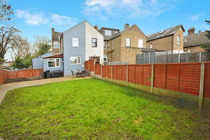 3 Bedroom End Of Terrace House For Sale In Burford Street, Hoddesdon, EN11
