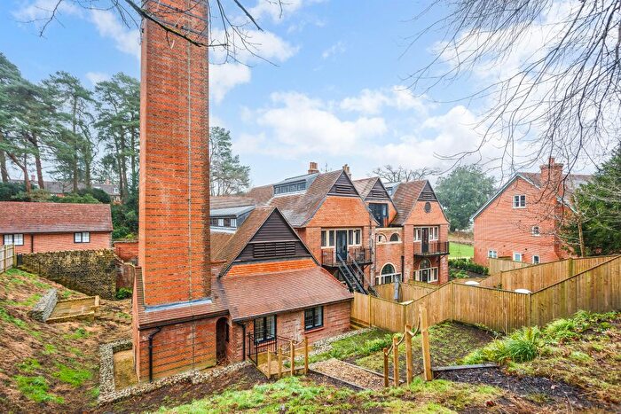 3 Bedroom End Of Terrace House For Sale In Kings Drive, Midhurst, GU29