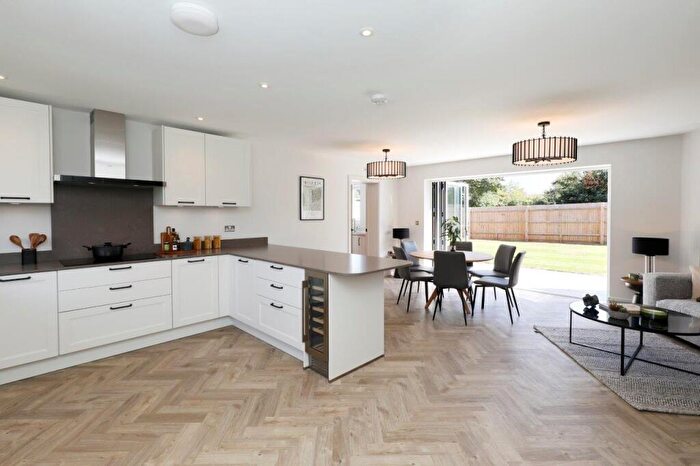 5 Bedroom Detached House For Sale In The Williow, Banstead, SM7