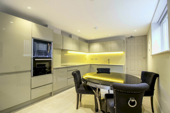 2 Bedroom Town House To Rent In The Stables, LS1