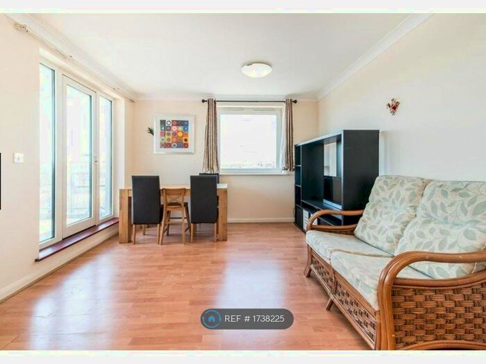 2 Bedroom Flat To Rent In Alencon Link, Basingstoke, RG21