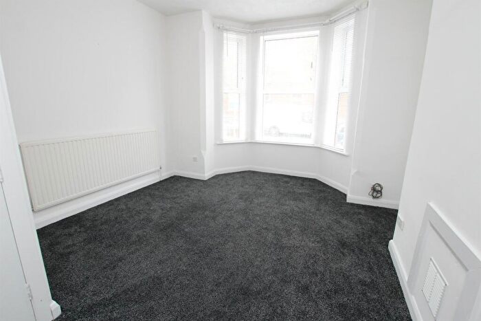 1 Bedroom Apartment To Rent In Hope Drive, The Park, Nottingham, NG7