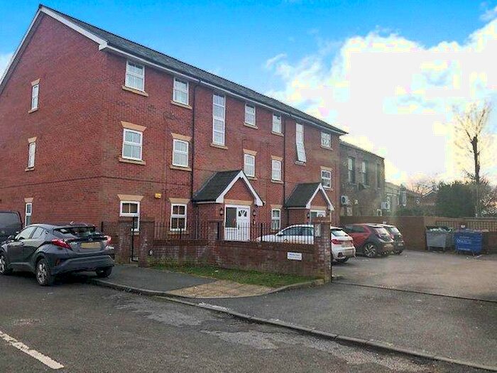 2 Bedroom Flat To Rent In Worsley Road, Swinton, Manchester, M27