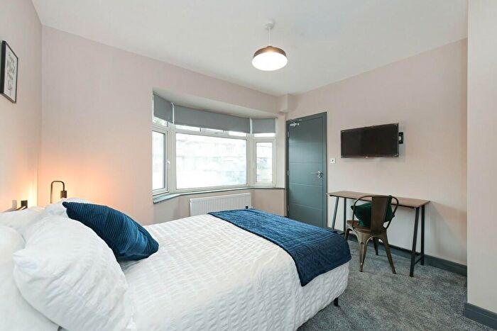 1 Bedroom Terraced House To Rent In Beeston Road, Lenton, NG7