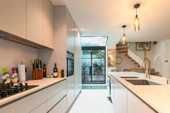 3 Bedroom Mews To Rent In Kensington Park Mews, Notting Hill, London, W11