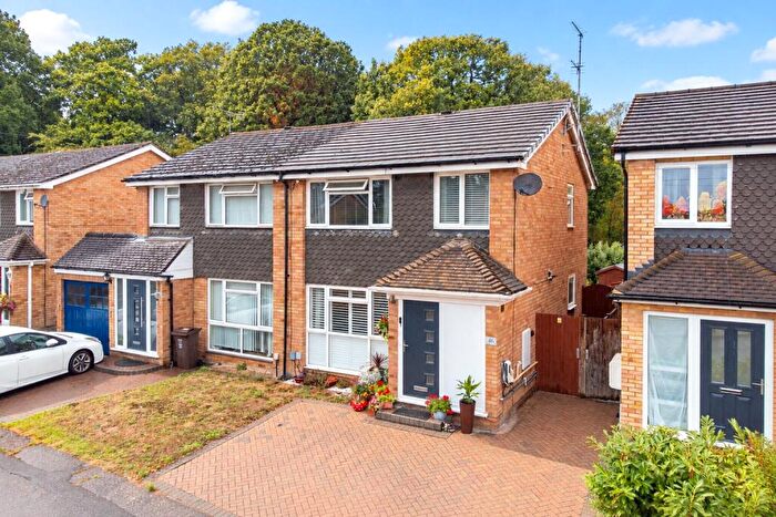 3 Bedroom Semi-Detached House For Sale In Ringway Road, Park Street, St. Albans, Hertfordshire, AL2