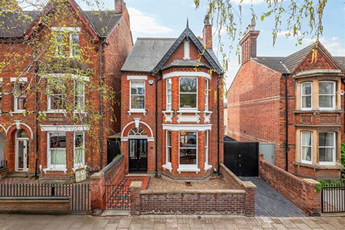 5 Bedroom Detached House For Sale In Waterloo Road, Bedford, MK40