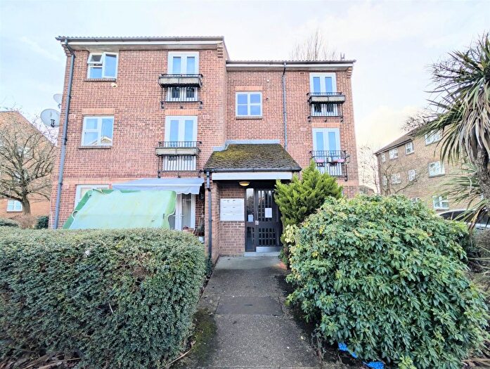 1 Bedroom Flat For Sale In Boveney Close, Slough, SL1
