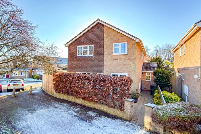 4 Bedroom Detached House For Sale In Alzey Gardens, Harpenden, Hertfordshire, AL5