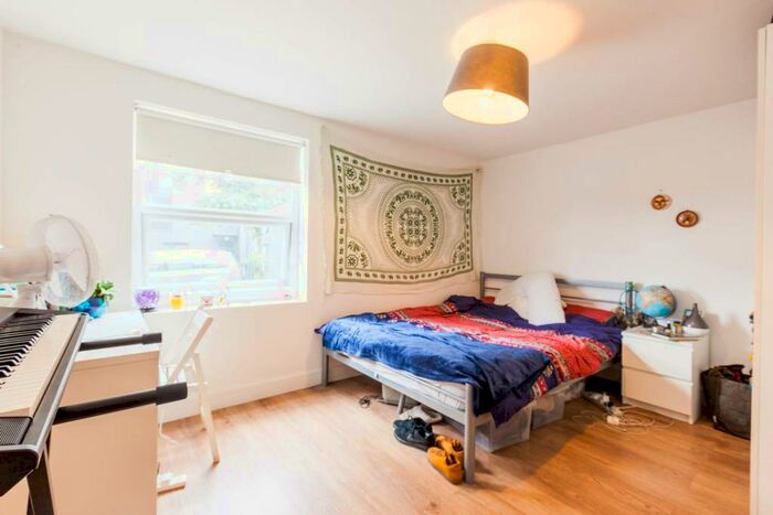 3 Bedroom Flat To Rent In St Leonards Street, Bow, London, E3