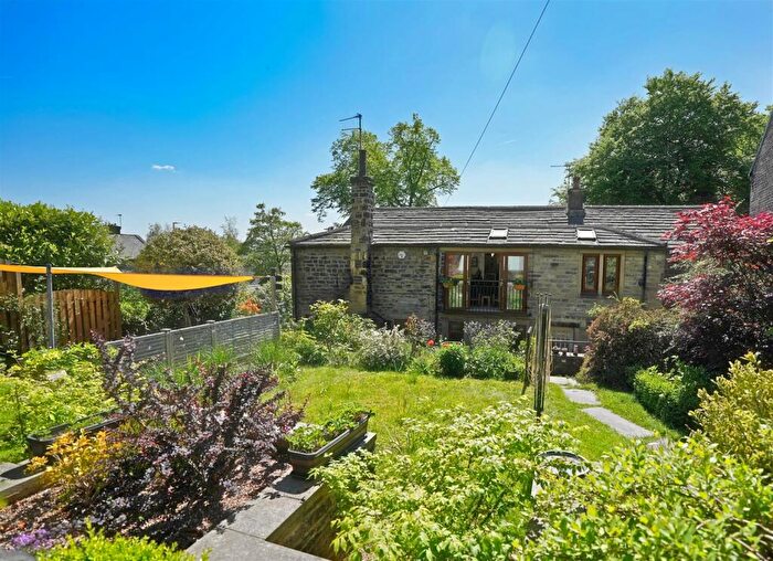 4 Bedroom Detached House For Sale In Burnley Road, Halifax, HX2