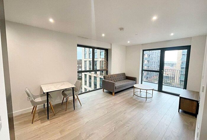 1 Bedroom Flat To Rent In Damsel Grove, London, N4