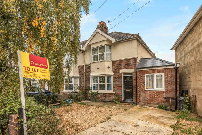 6 Bedroom Semi-Detached House To Rent In Cricket Road, East Oxford, Hmo Ready Sharers, OX4