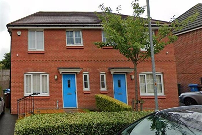 3 Bedroom Semi-Detached House To Rent In Fernhurst Street, Chadderton, OL1