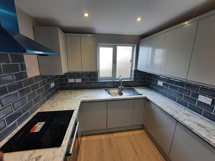 5 Bedroom Semi-detached House To Rent In Ampthill Road, Southampton, SO15
