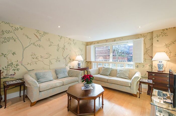 3 Bedroom Flat To Rent In Vauxhall Bridge Road, London, SW1V