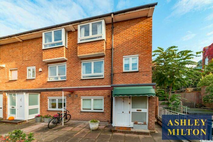 3 Bedroom Town House To Rent In Avenue Road, London, NW8