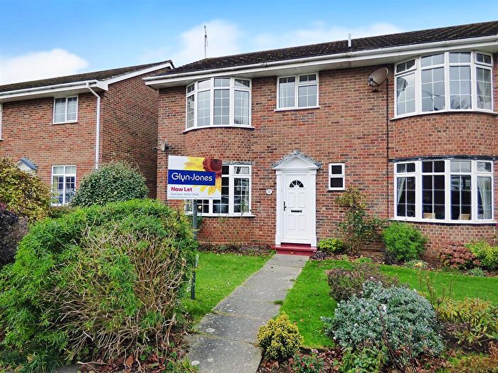 3 Bedroom Semi-Detached House To Rent In Beverley Gardens, Rustington, BN16