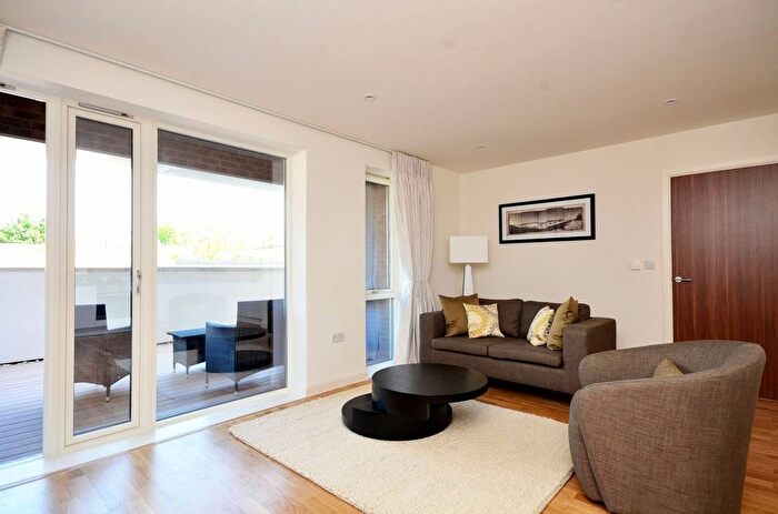 2 Bedroom Flat To Rent In Battersea Park Road, Battersea Park, London, SW11