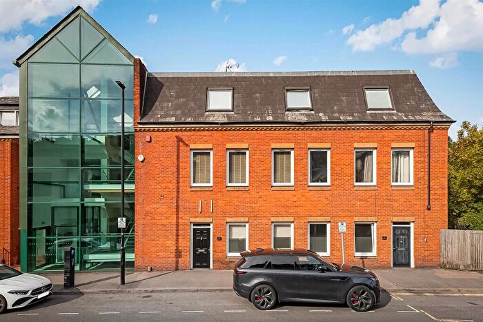 2 Bedroom Duplex For Sale In Croydon Road, Caterham, CR3